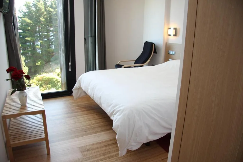 Habitación Doble con balcón — Agroturismo Haitzalde B&B - Adults Only