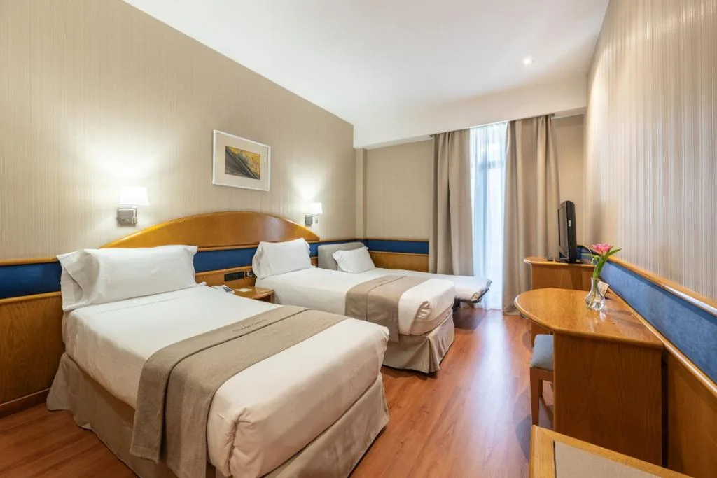 Habitación Triple (2 adultos + 1 niño) — Agumar Atocha