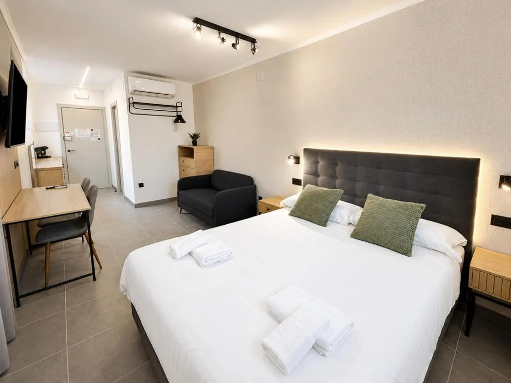 Tweepersoonskamer — AH Rentals Suites