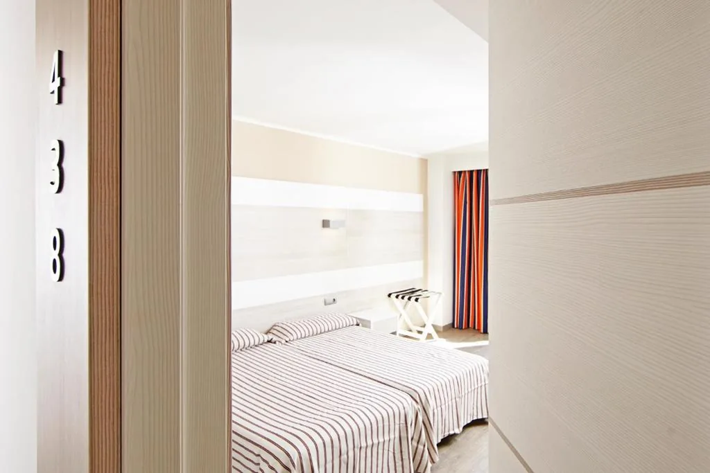 Quarto Individual — AHOI Urban Beach