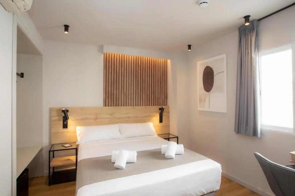 デラックスダブルルーム — Aila II Hotel Boutique by SingularStays - Digital Access