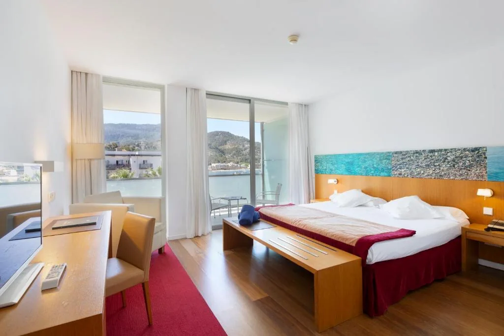 Aimia Hotel