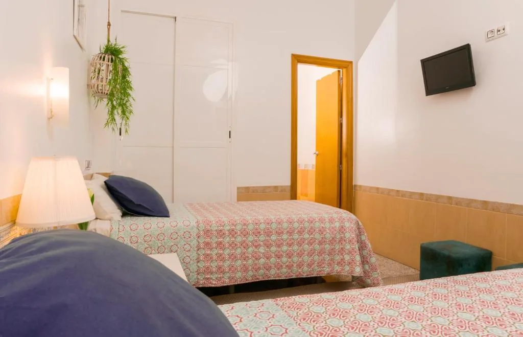 Doppelzimmer mit 2 Betten — Aire Hostal en Los Alcores Recepción telefónica Auto Check-in
