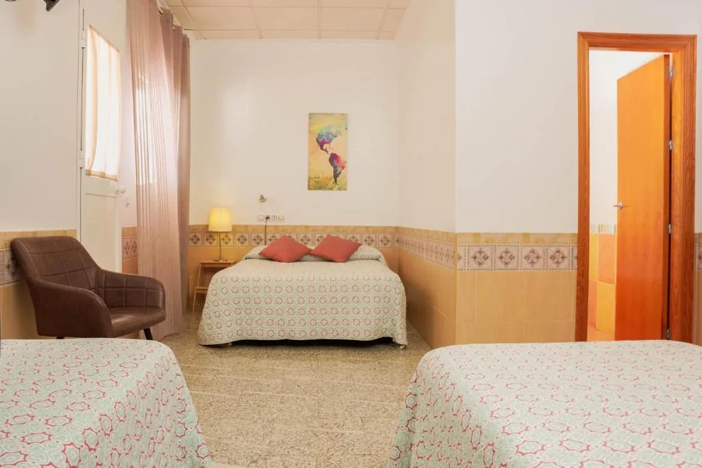 Familienzimmer — Aire Hostal en Los Alcores Recepción telefónica Auto Check-in