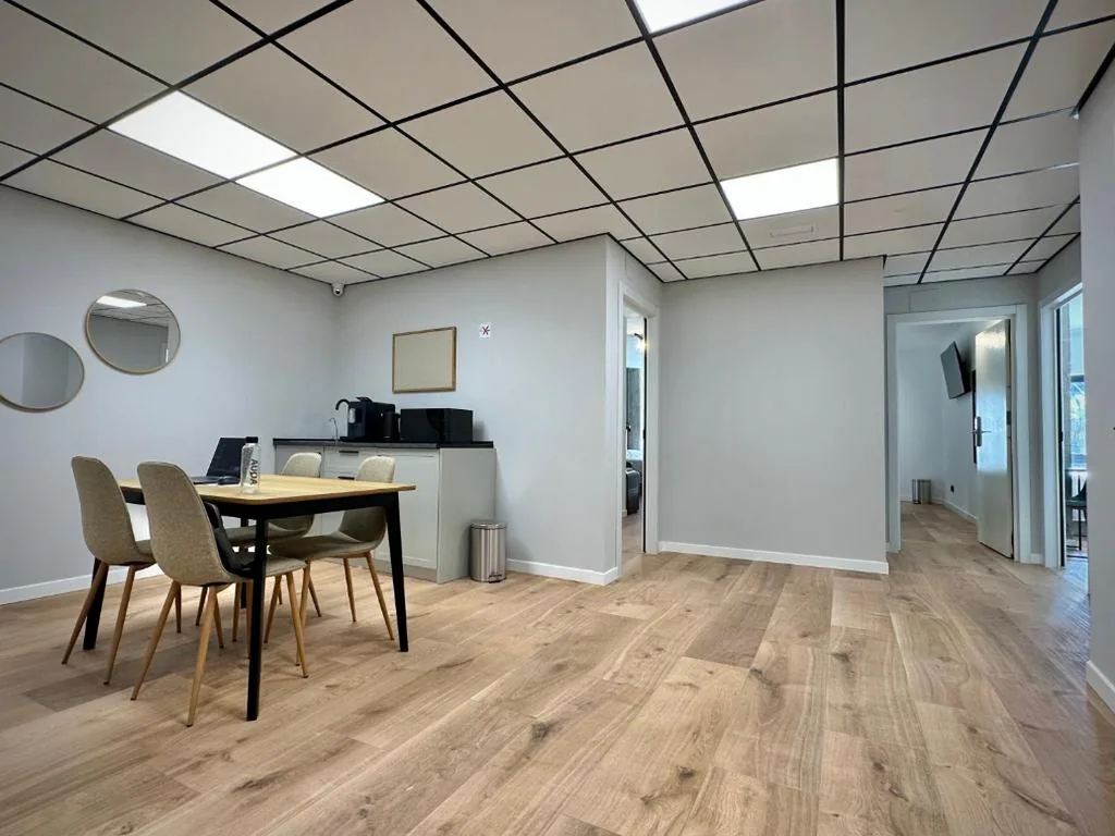 Habitación Doble Económica — Akasa Rooms Estación