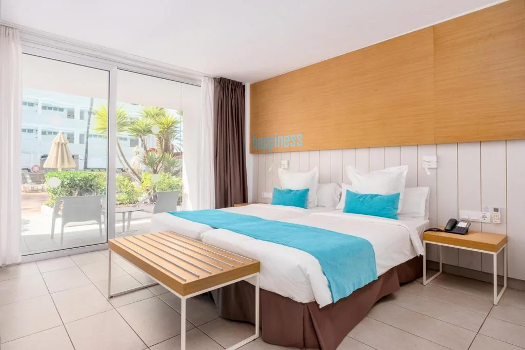 Doppelzimmer mit Poolblick — Akeah Broncemar