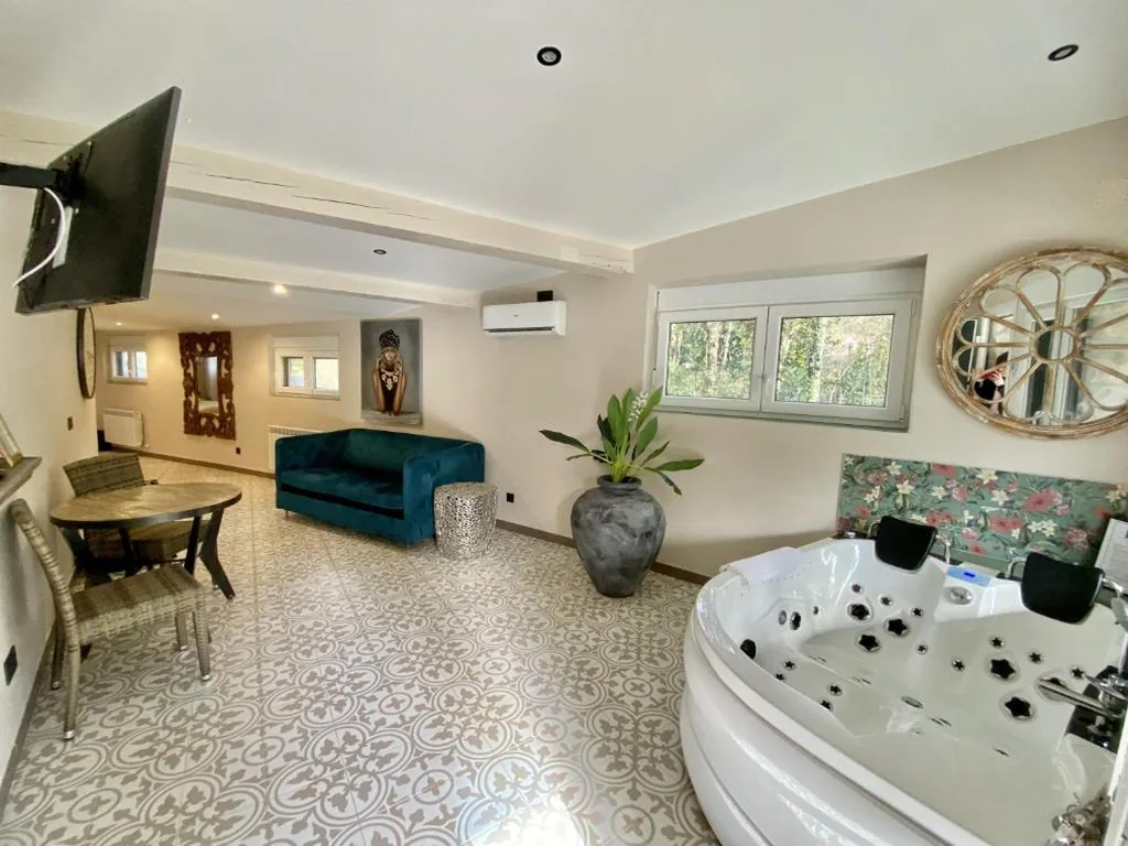 Studio met bubbelbad — Akla Hotel Palacio Torre de Ruesga