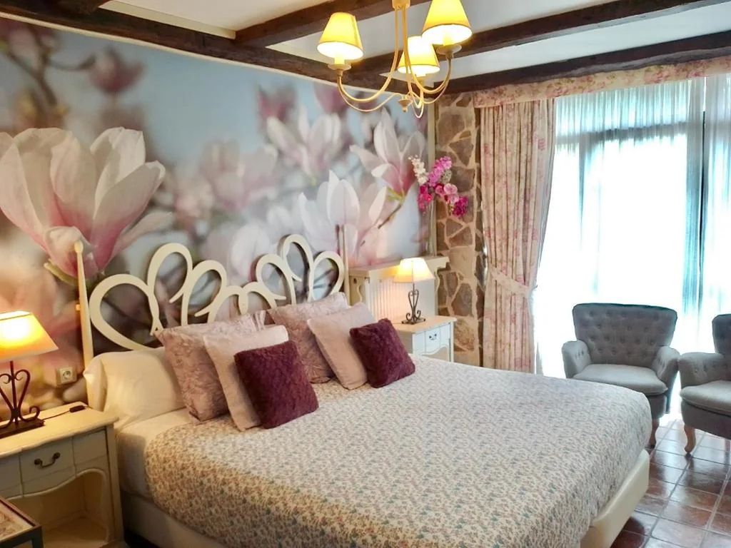 Two-Bedroom Family Suite with Hot Tub — Akla La Casa Del Puente