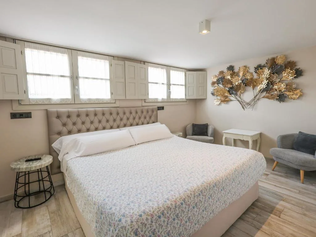 Suite Familiar com banheira de hidromassagem — Akla Suites con Jacuzzi Santillana