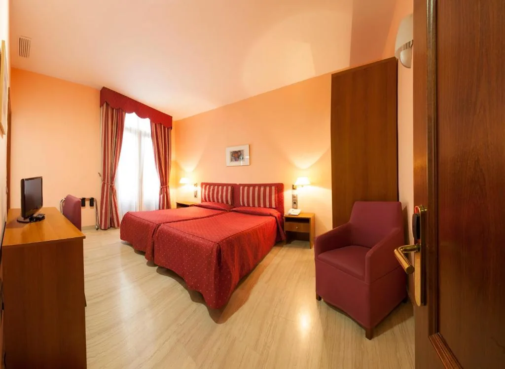 Camera doppia con 2 letti — Alba Hotel