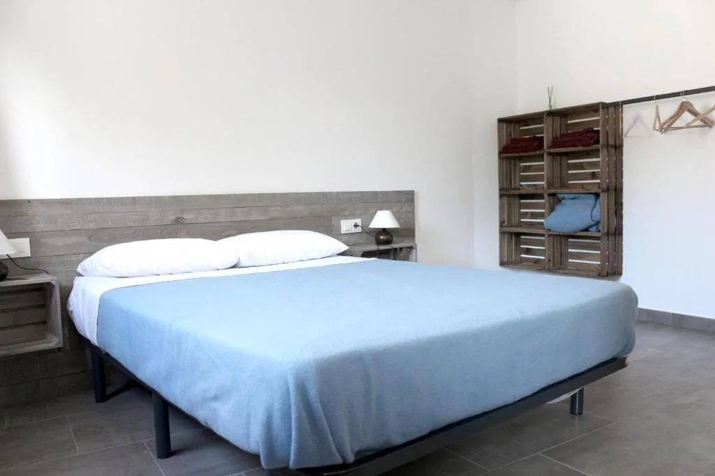 Doppelzimmer mit eigenem Bad — Alberg Cal Manel