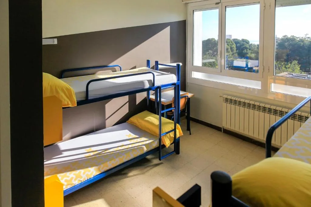 Habitación cuádruple — Alberg Coma-ruga Xanascat