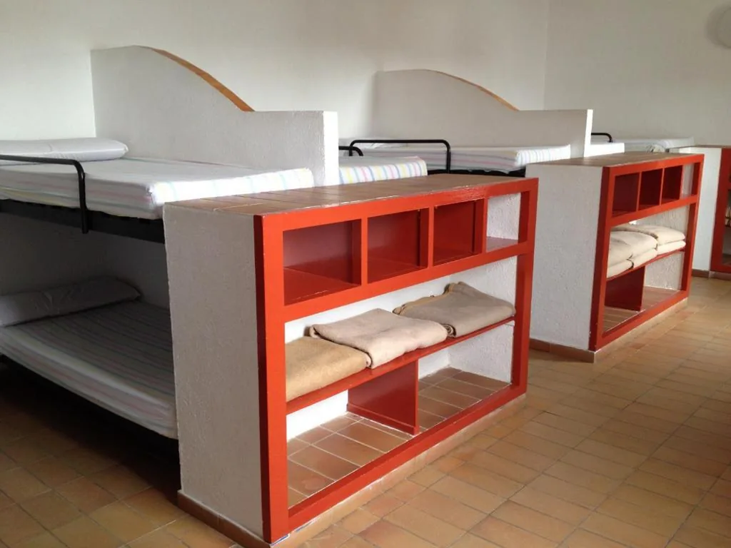 Cama en habitación compartida mixta - 12 camas — Alberg L'Escala Xanascat