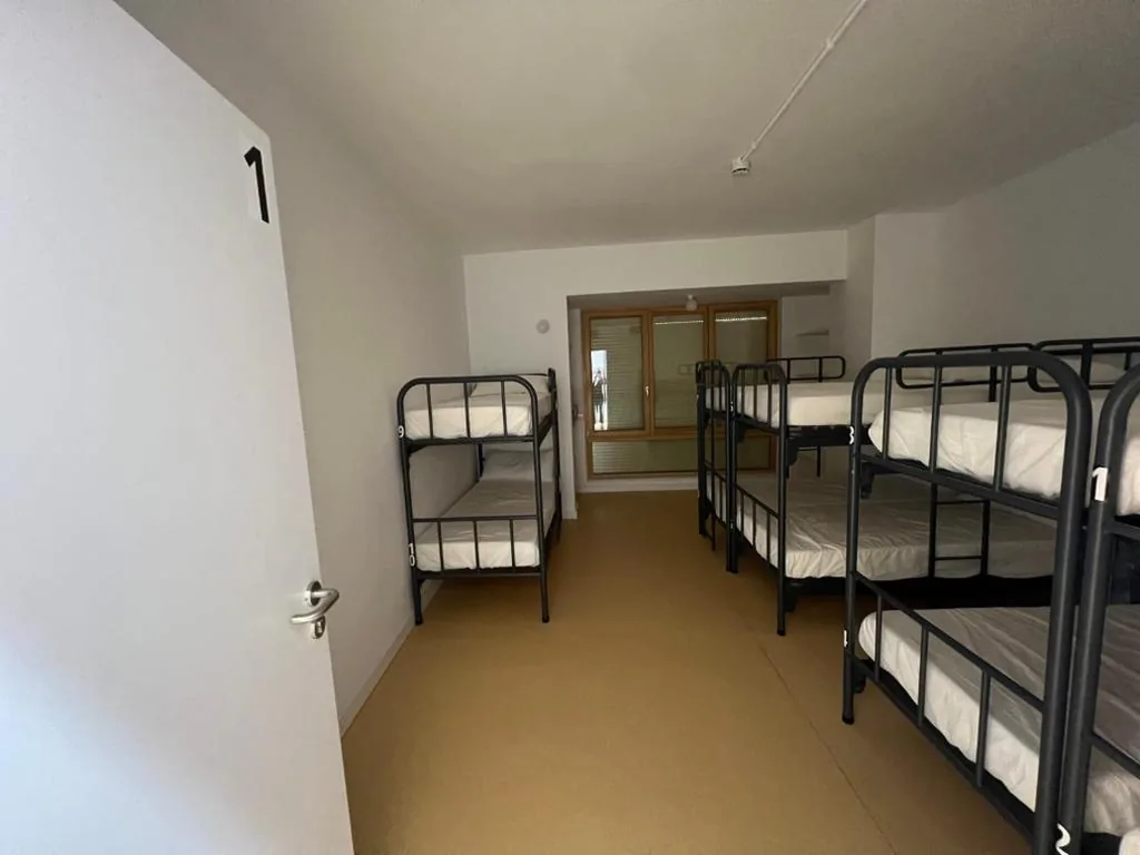 Habitación Familiar con baño compartido — Alberg Os de Balaguer