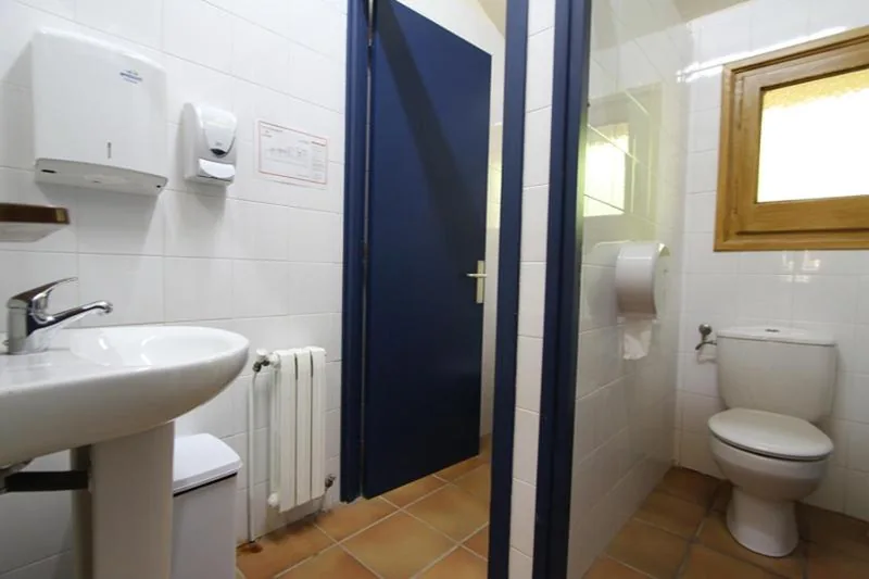 Camera Quadrupla — Alberg Roques Blanques