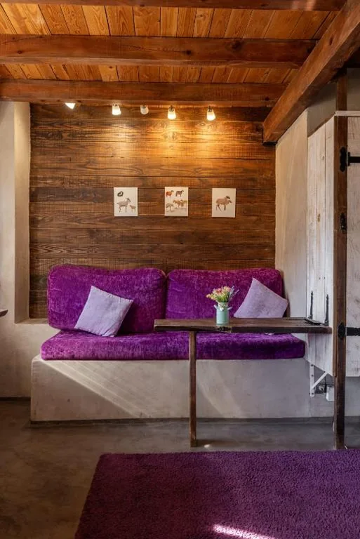 Kamer met kingsize bed en bubbelbad — Alberg Taull