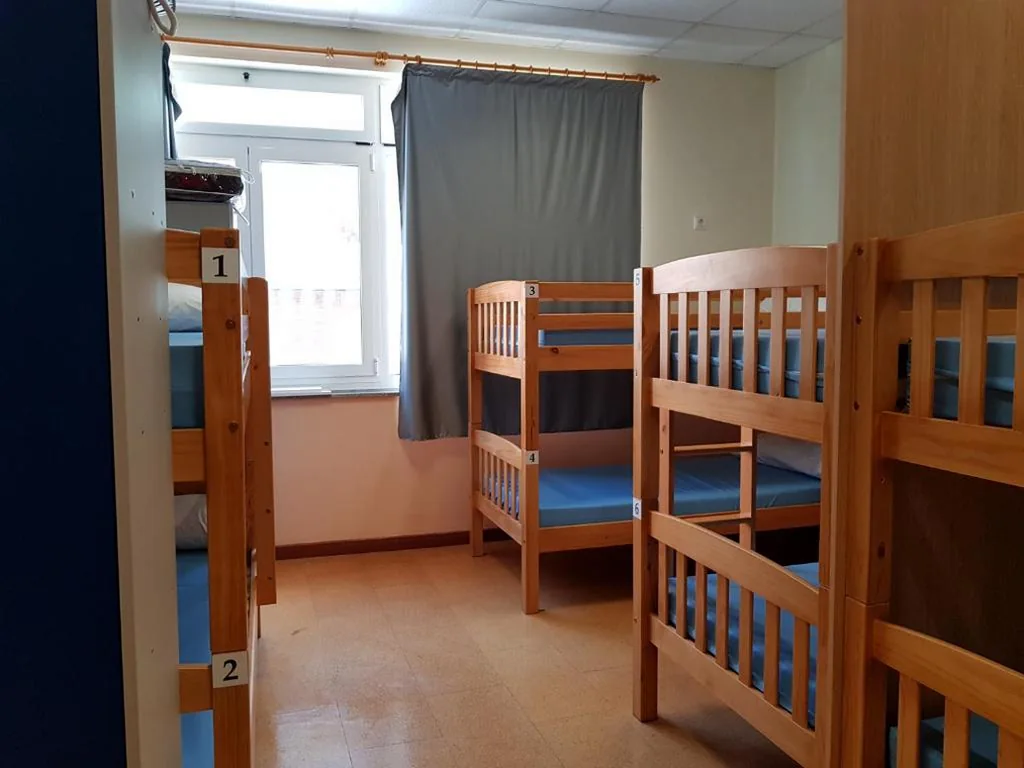 Posto letto in dormitorio condiviso da 8 letti — Albergue A Ponte Ribadeo