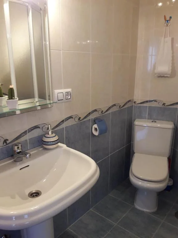 Vierbettzimmer mit eigenem Bad — Albergue Agarimo