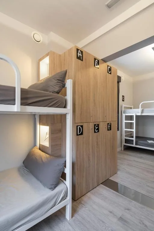 Bett im 6-Bett-Zimmer — Albergue Alda Pilgrim Ponferrada
