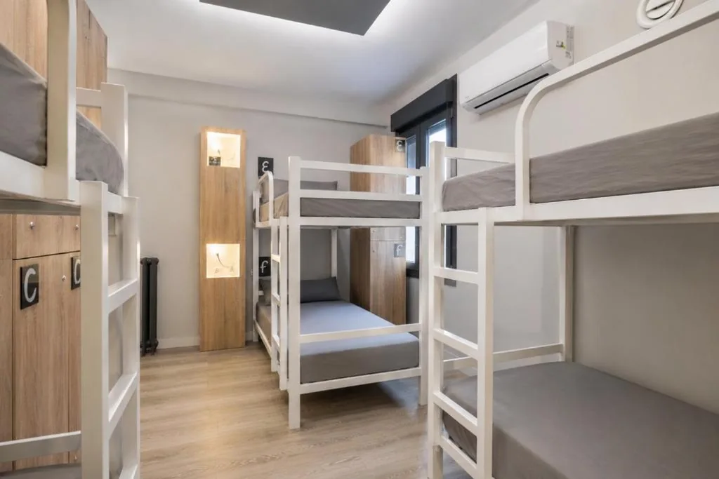 Bett im gemischten 6-Bett-Zimmer — Albergue Alda Pilgrim Ponferrada