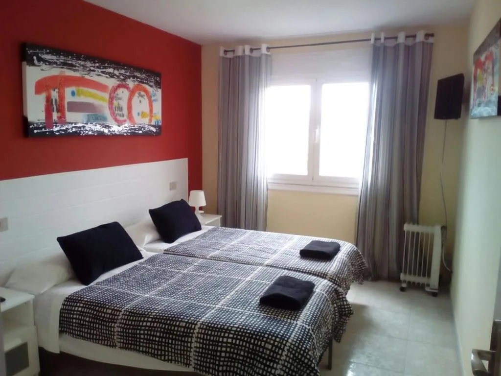 Doppelzimmer mit Gemeinschaftsbad – 2 Betten — Albergue Aqua Portomarin