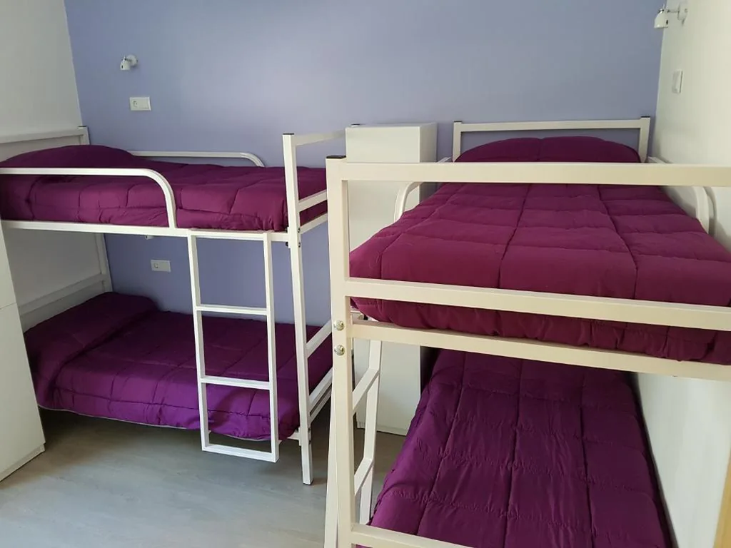 男女共用4人用ドミトリーのベッド — Albergue As Pedreiras