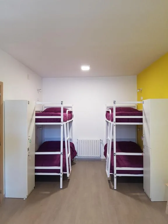 男女共用6人用ドミトリーのベッド — Albergue As Pedreiras