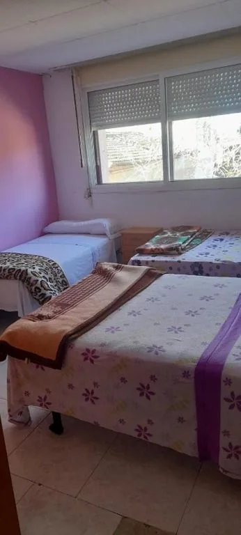 Eenpersoonsbed in gedeelde kamer — albergue bar villamayor