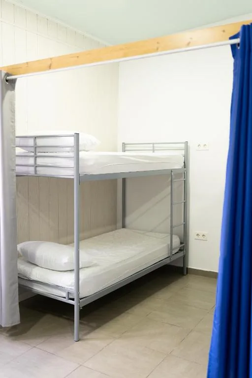 Letto a castello in camera condivisa mista — Albergue Barullo