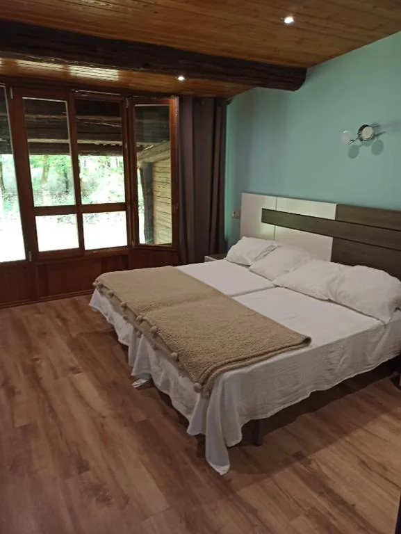 Habitación Doble con vistas al jardín — Albergue Bergando