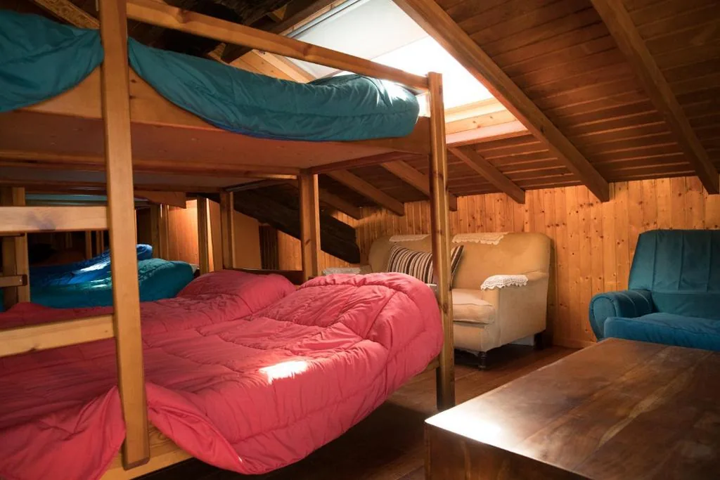 Litera en habitación compartida mixta — Albergue Bergando