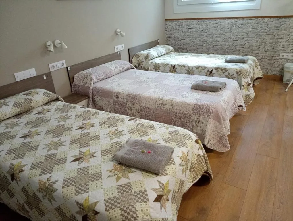 Cama en habitación compartida mixta de 6 camas — Albergue Camiño Real