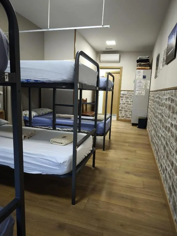 Litera en habitación compartida mixta — Albergue Camiño Real