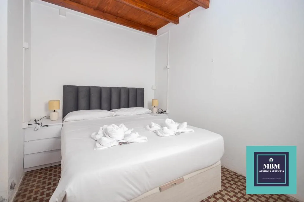 Camera doppia con bagno in comune — Albergue Casa Jalou