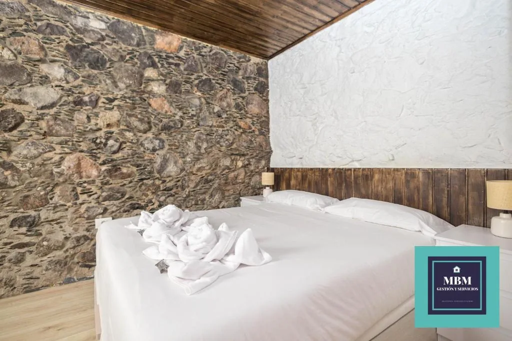 Camera doppia con bagno in comune — Albergue Casa Jalou