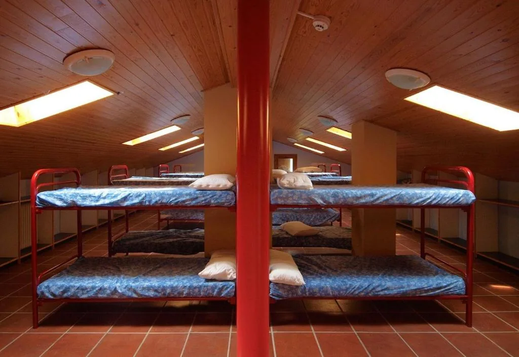 Single Bed in Mixed Dormitory Room — Albergue Casa Salinas