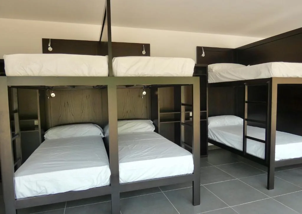 相部屋のシングルベッド — Albergue Casa Sueño