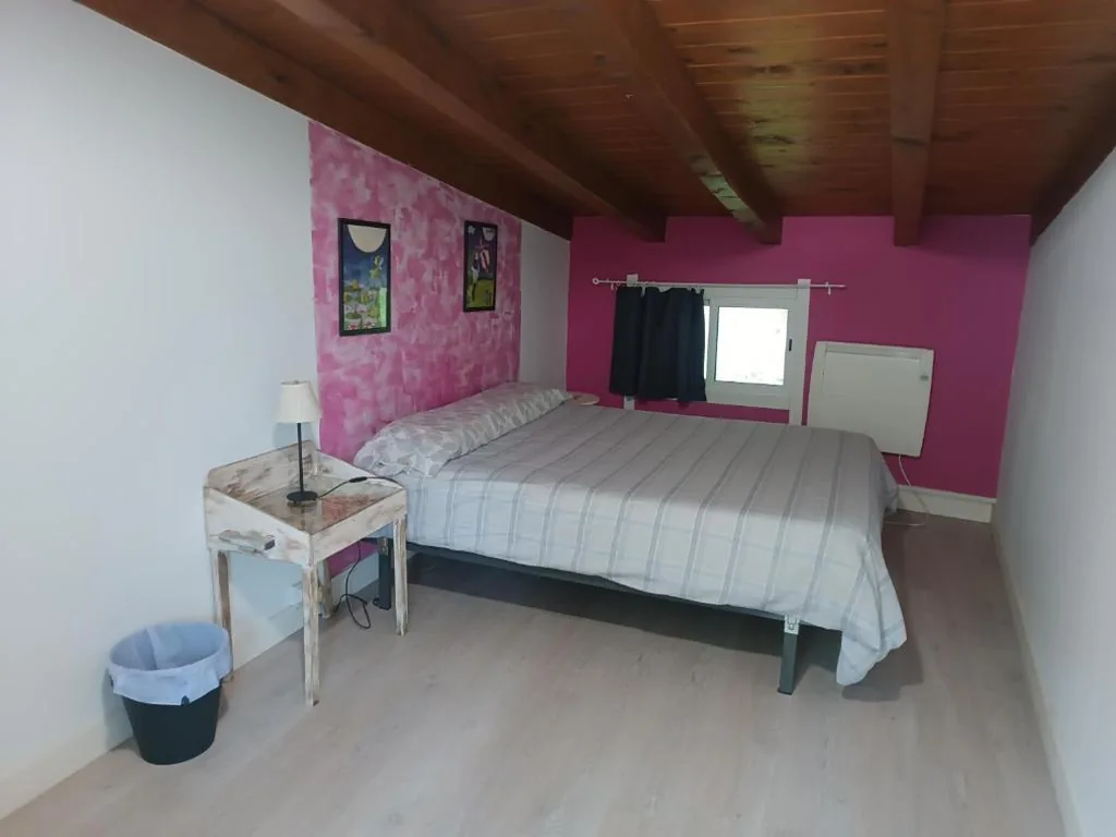 Habitación Deluxe - 1 cama grande — Albergue Casa Txakainlo