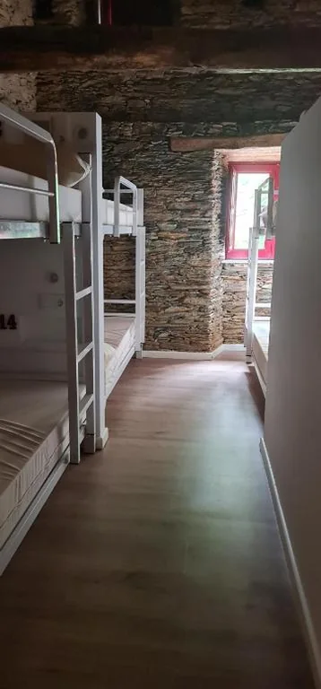 Litera en habitación compartida mixta — ALBERGUE CASTELOS