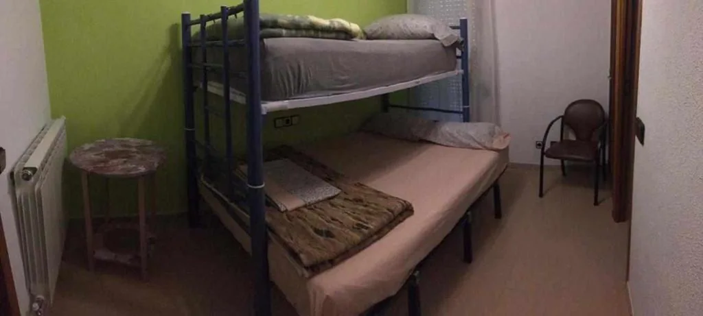 Habitación Triple con baño privado — Albergue Ciudad del Doncel
