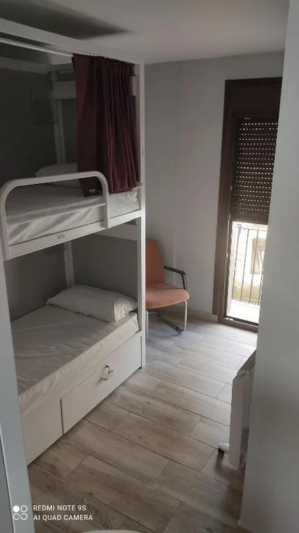 Cama en habitación compartida mixta de 6 camas — Albergue con encanto d'camiño