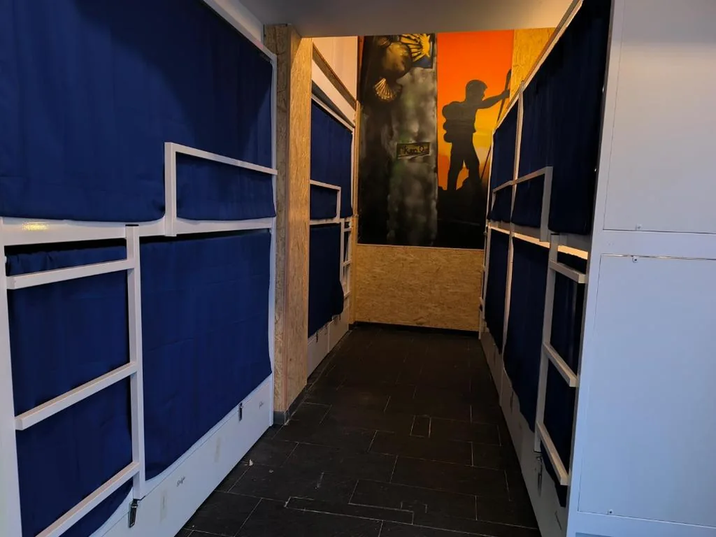 Cama en habitación compartida mixta de 8 camas — Albergue con encanto d'camiño