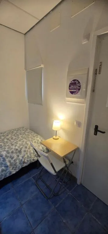 ALBERGUE CRISTINA habitaciones con baño privado y mini cocina — foto 6