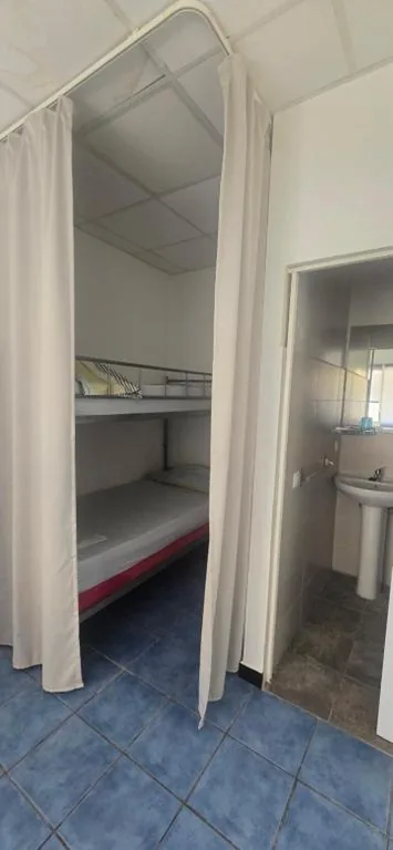 ALBERGUE CRISTINA habitaciones con baño privado y mini cocina — foto 10