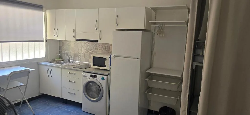 Monolocale — ALBERGUE CRISTINA habitaciones con baño privado y mini cocina