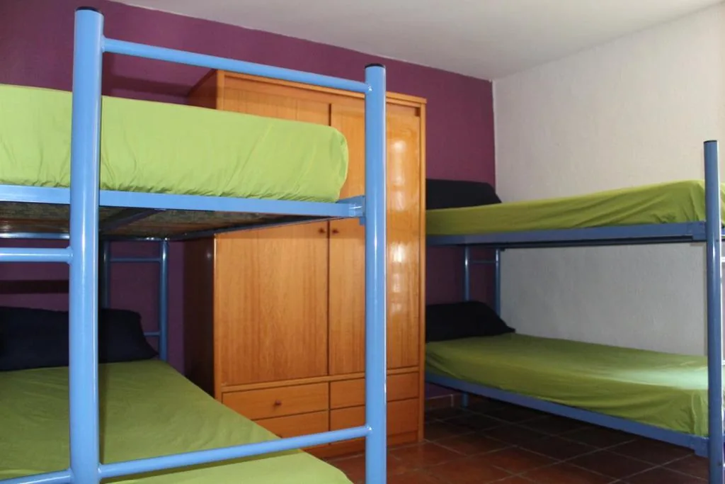 Habitación Cuádruple con baño compartido — Albergue de Canfranc Estación