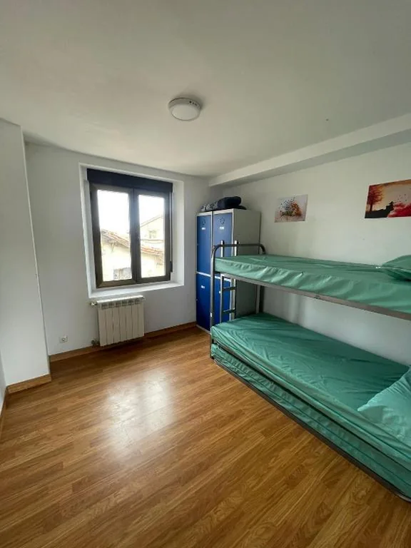 Chambre double avec salle de bains commune - 2 lits — Albergue de Espinosa