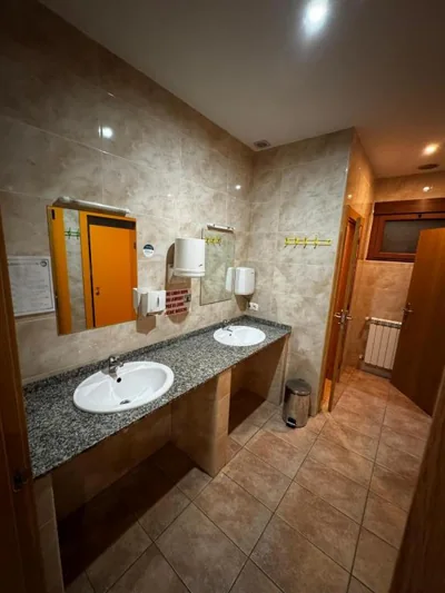 Albergue de peregrino Cruz de Fierro — foto 3