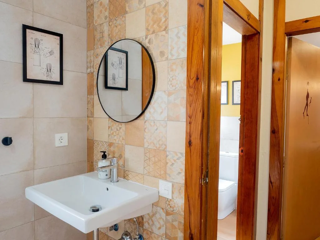 Family Room with Balcony — Albergue de peregrinos en CIRAUQUI - CASA MARALOTX Camino de Santiago