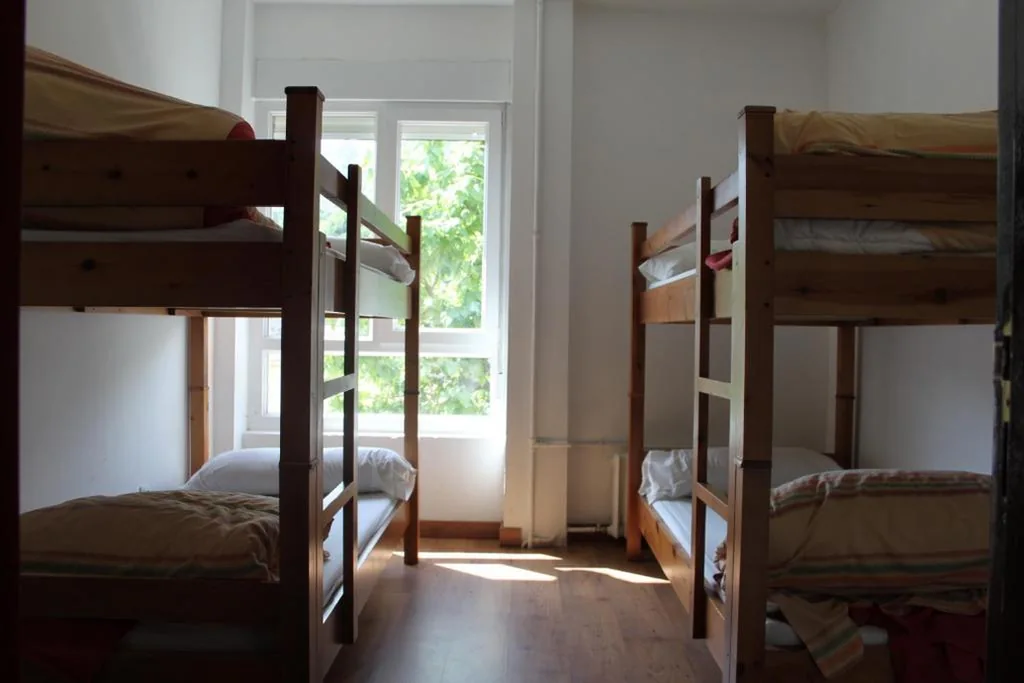 Camera Quadrupla con bagno in comune — Albergue de Sabero